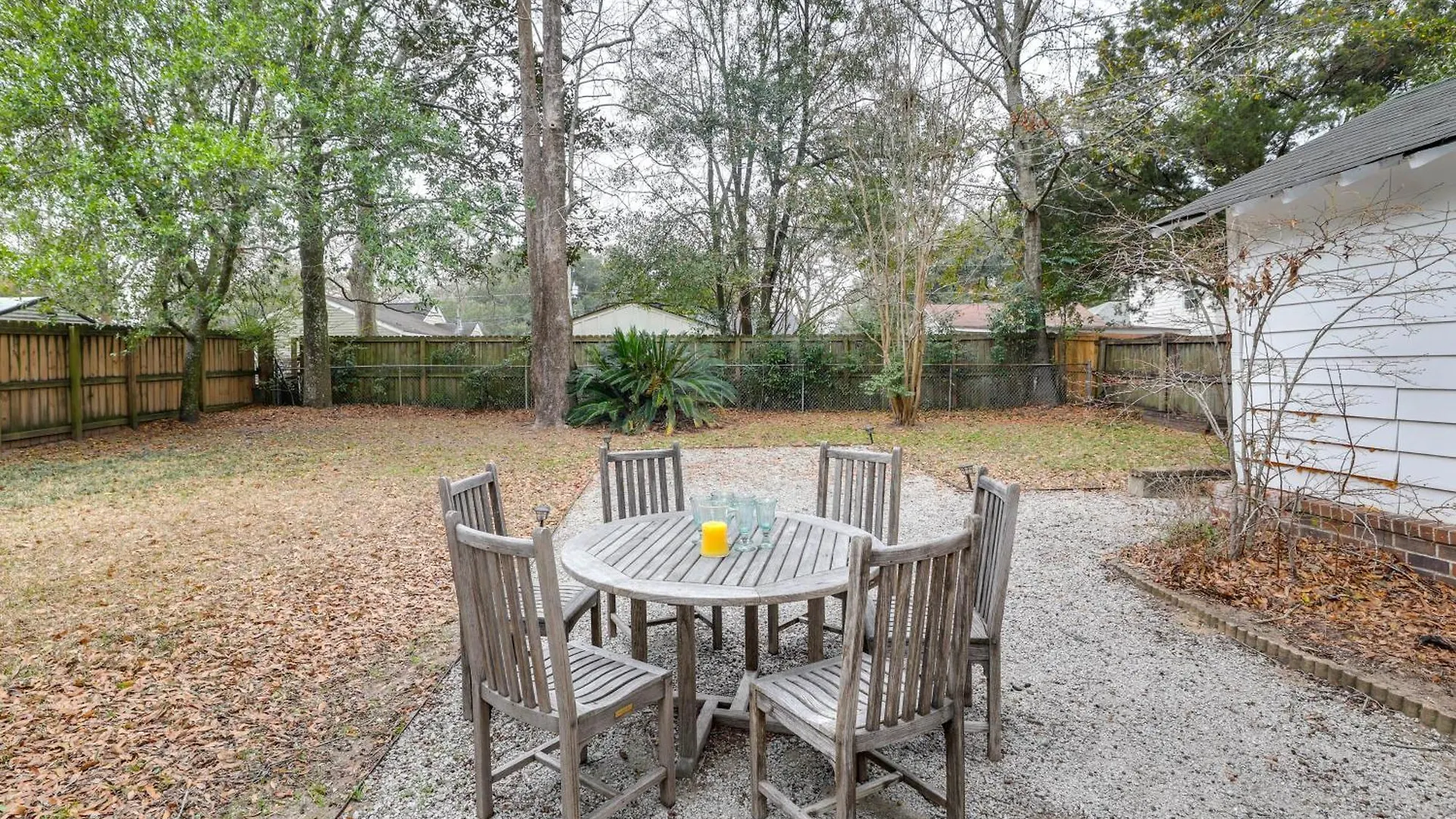 Holiday home Cozy With Yard About 9 Mi To Dtwn Charleston! Charleston