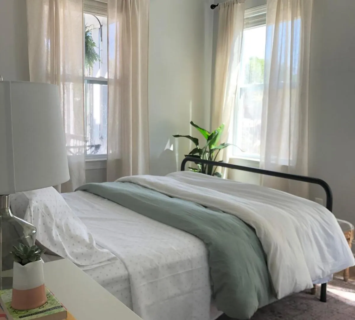 Relax In Comfort - Retreat Near Chs Downtown & Airport *