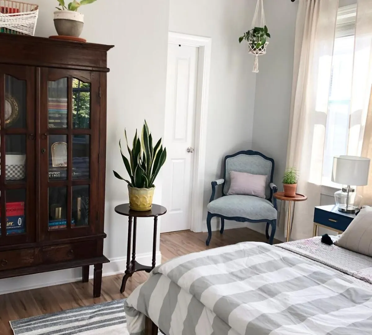 Relax In Comfort - Retreat Near Chs Downtown & Airport Holiday home *