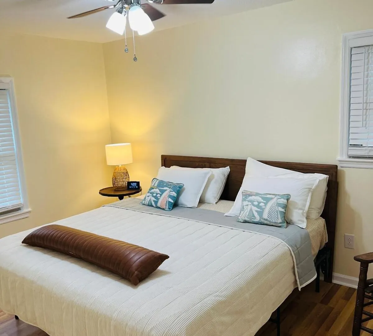 Cozy Retreat Close To Downtown Holiday home Charleston