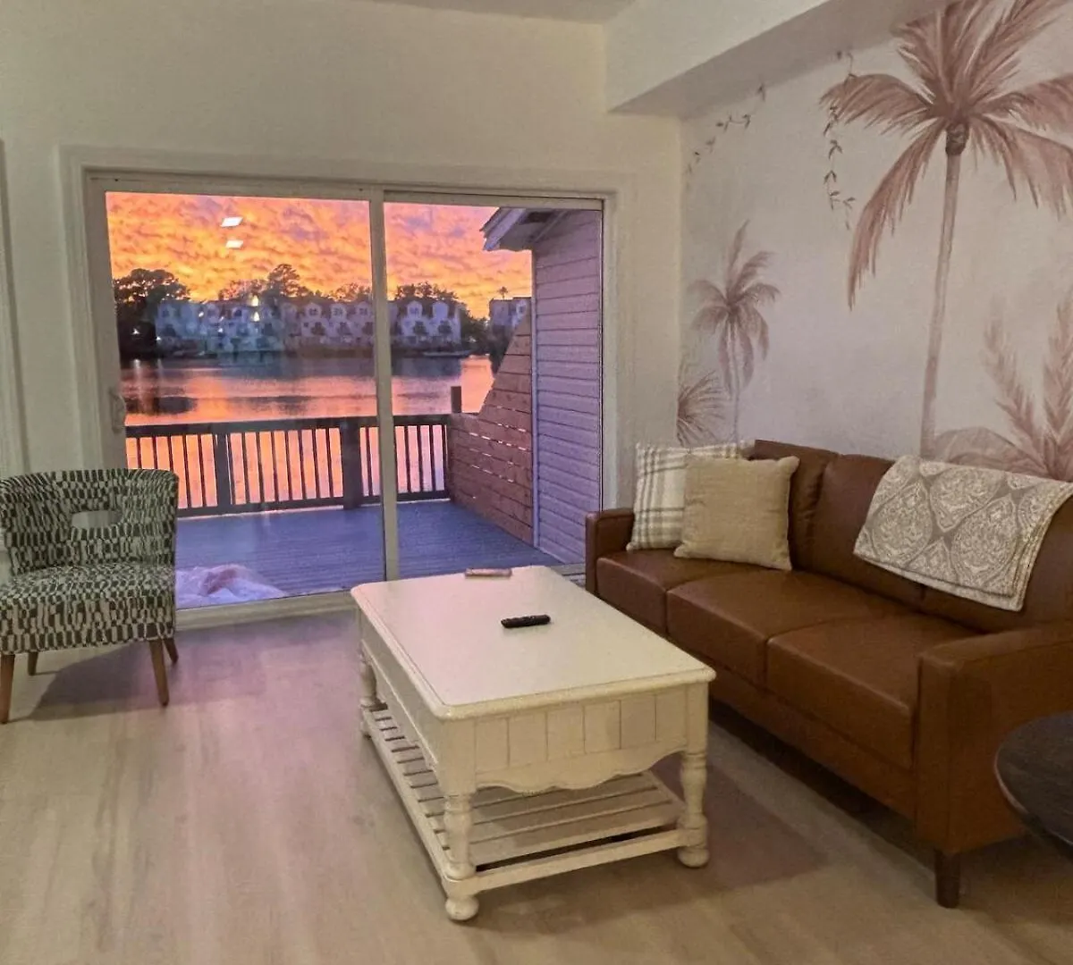 Holiday home Sunset Serenity!!-tropical Waterfront Oasis-huge Private Patio-10min To Kingst & Beaches