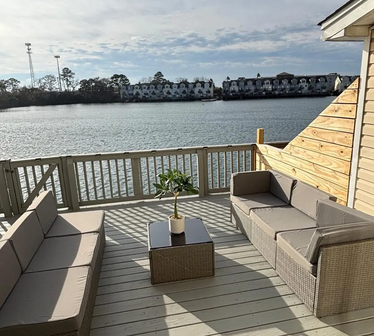 Sunset Serenity!!-tropical Waterfront Oasis-huge Private Patio-10min To Kingst & Beaches Holiday home *