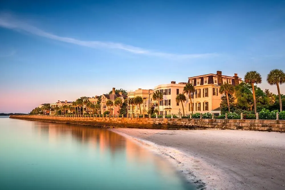 Holiday home Sunset Serenity!!-tropical Waterfront Oasis-huge Private Patio-10min To Kingst & Beaches