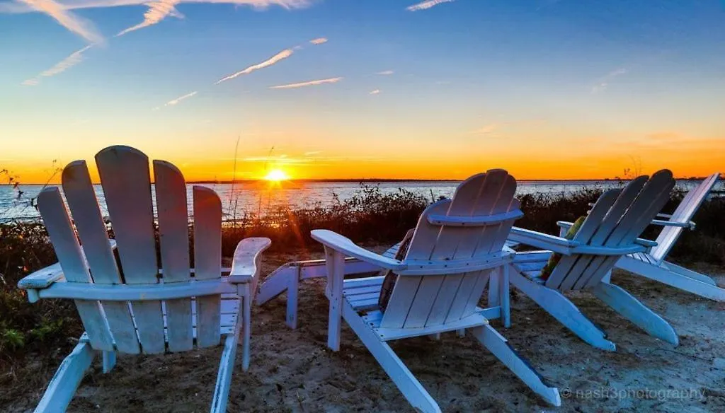Sunset Serenity!!-tropical Waterfront Oasis-huge Private Patio-10min To Kingst & Beaches Holiday home *