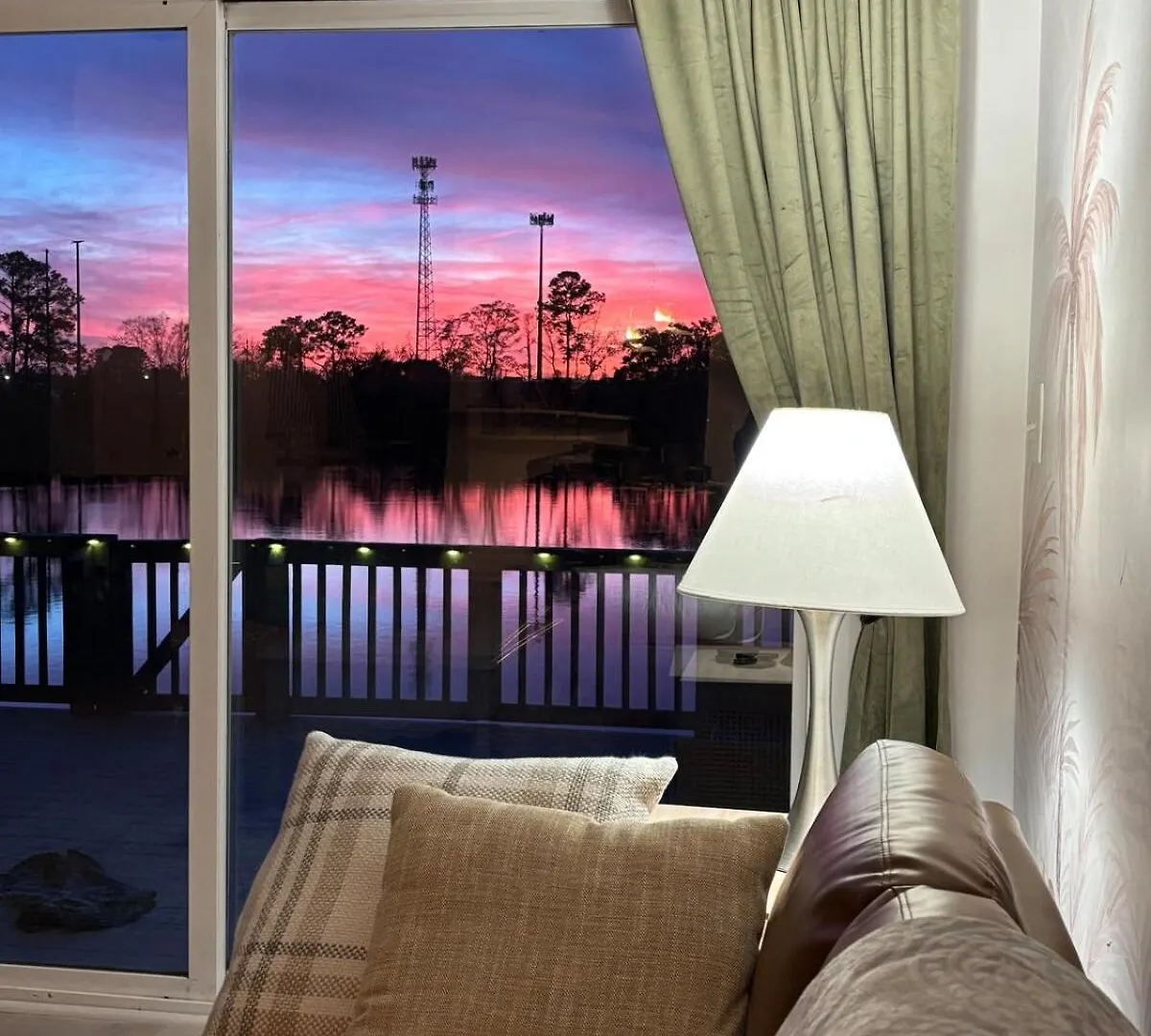 Sunset Serenity!!-tropical Waterfront Oasis-huge Private Patio-10min To Kingst & Beaches Charleston