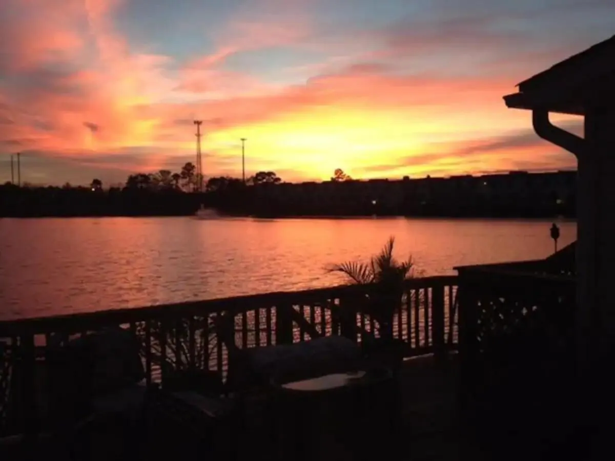Sunset Serenity!!-tropical Waterfront Oasis-huge Private Patio-10min To Kingst & Beaches Holiday home Charleston