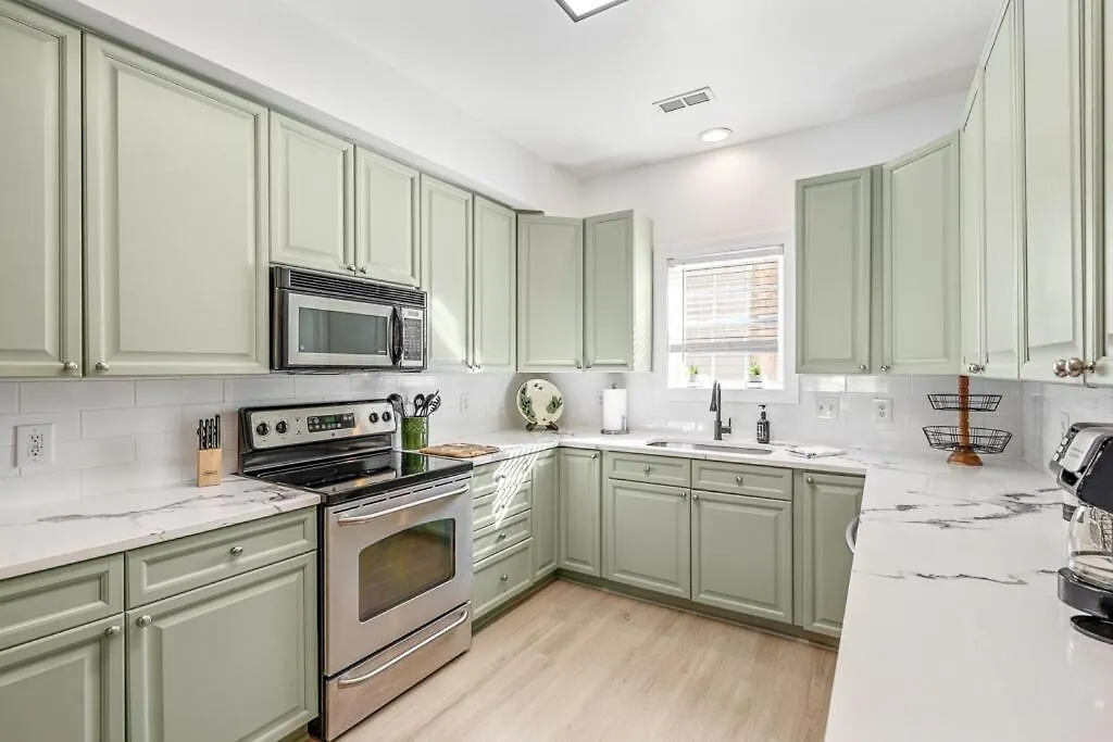 Holiday home Sunset Serenity!!-tropical Waterfront Oasis-huge Private Patio-10min To Kingst & Beaches Charleston