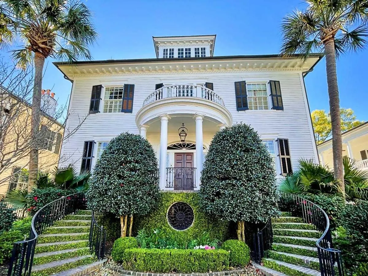 Sunset Serenity!!-tropical Waterfront Oasis-huge Private Patio-10min To Kingst & Beaches Holiday home