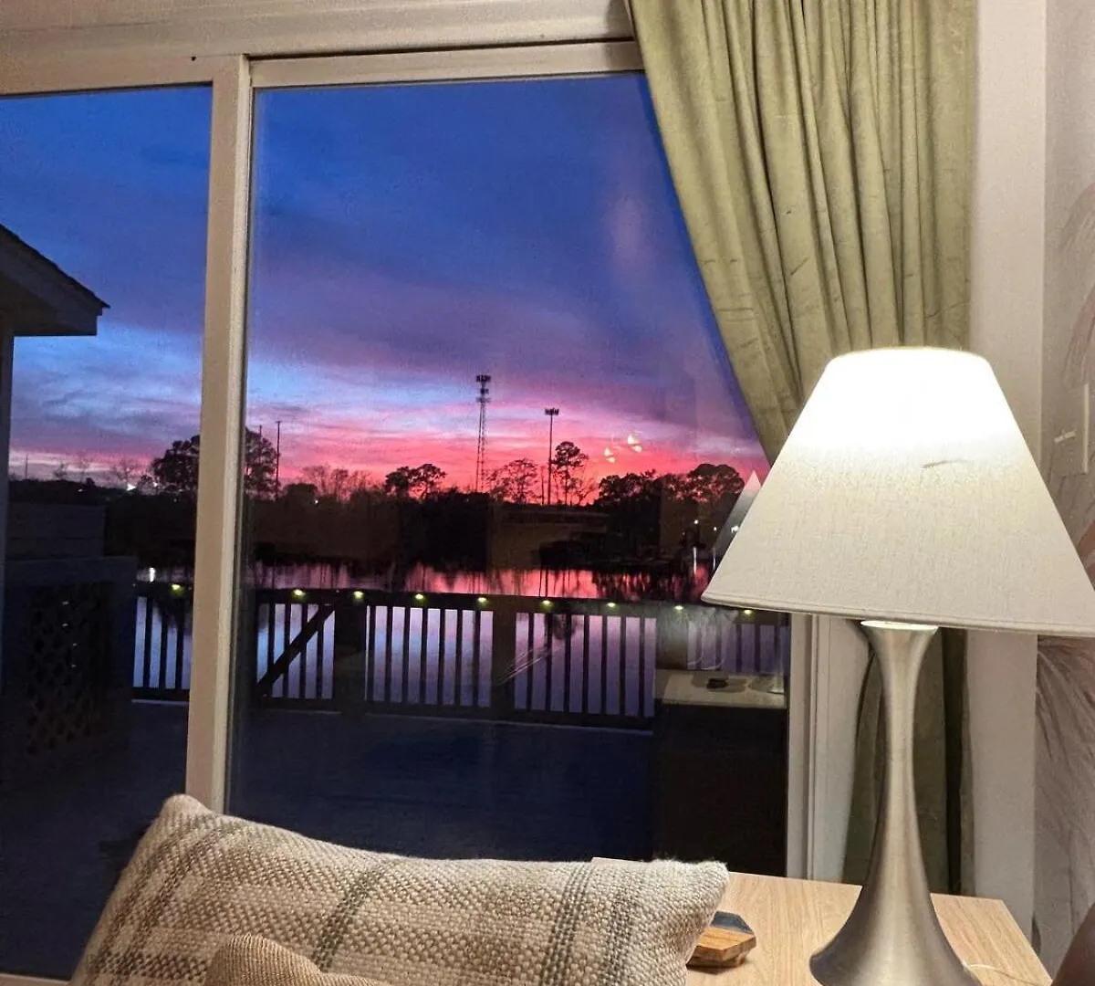 Sunset Serenity!!-tropical Waterfront Oasis-huge Private Patio-10min To Kingst & Beaches * Charleston