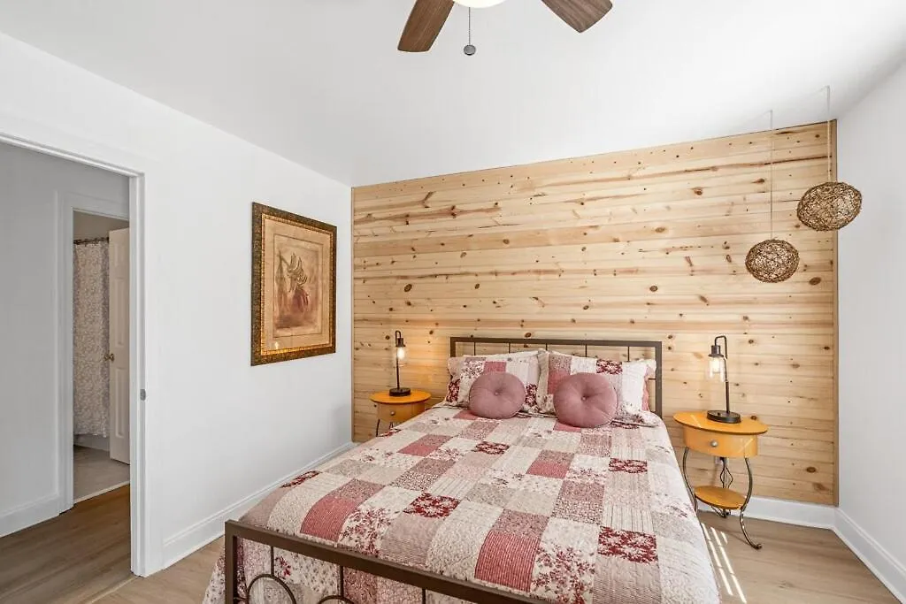 Holiday home Sunset Serenity!!-tropical Waterfront Oasis-huge Private Patio-10min To Kingst & Beaches Charleston