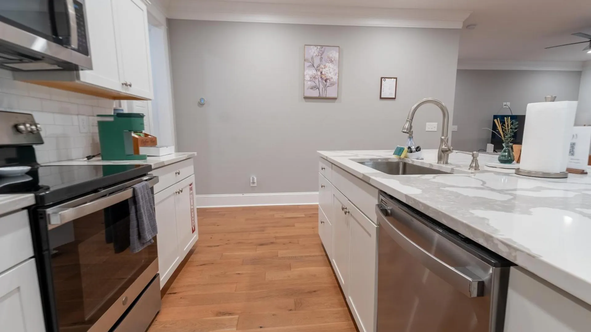 Big Modern With Ample Parking Holiday home *