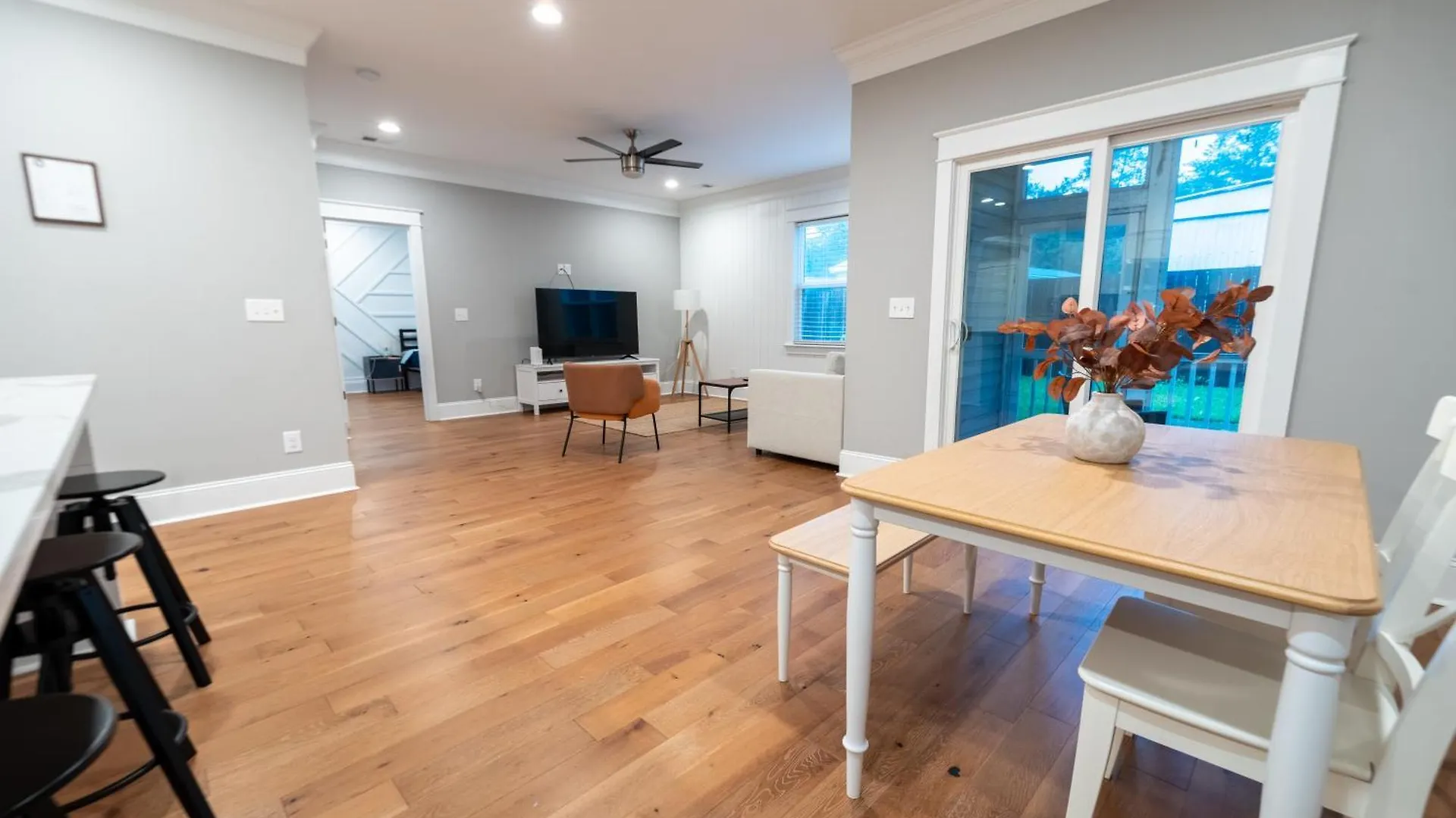 Big Modern With Ample Parking Holiday home *