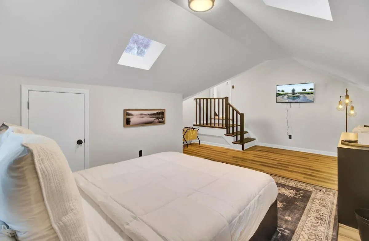Your Storybook Hideaway - Game - 10 Minutes From Airport Holiday home