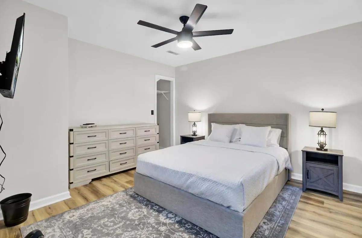 Your Storybook Hideaway - Game - 10 Minutes From Airport Holiday home Charleston