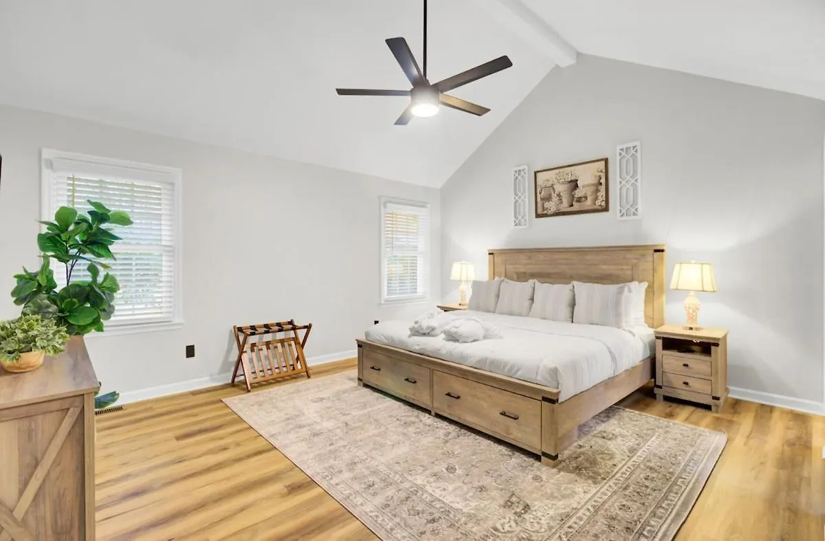 Your Storybook Hideaway - Game - 10 Minutes From Airport *