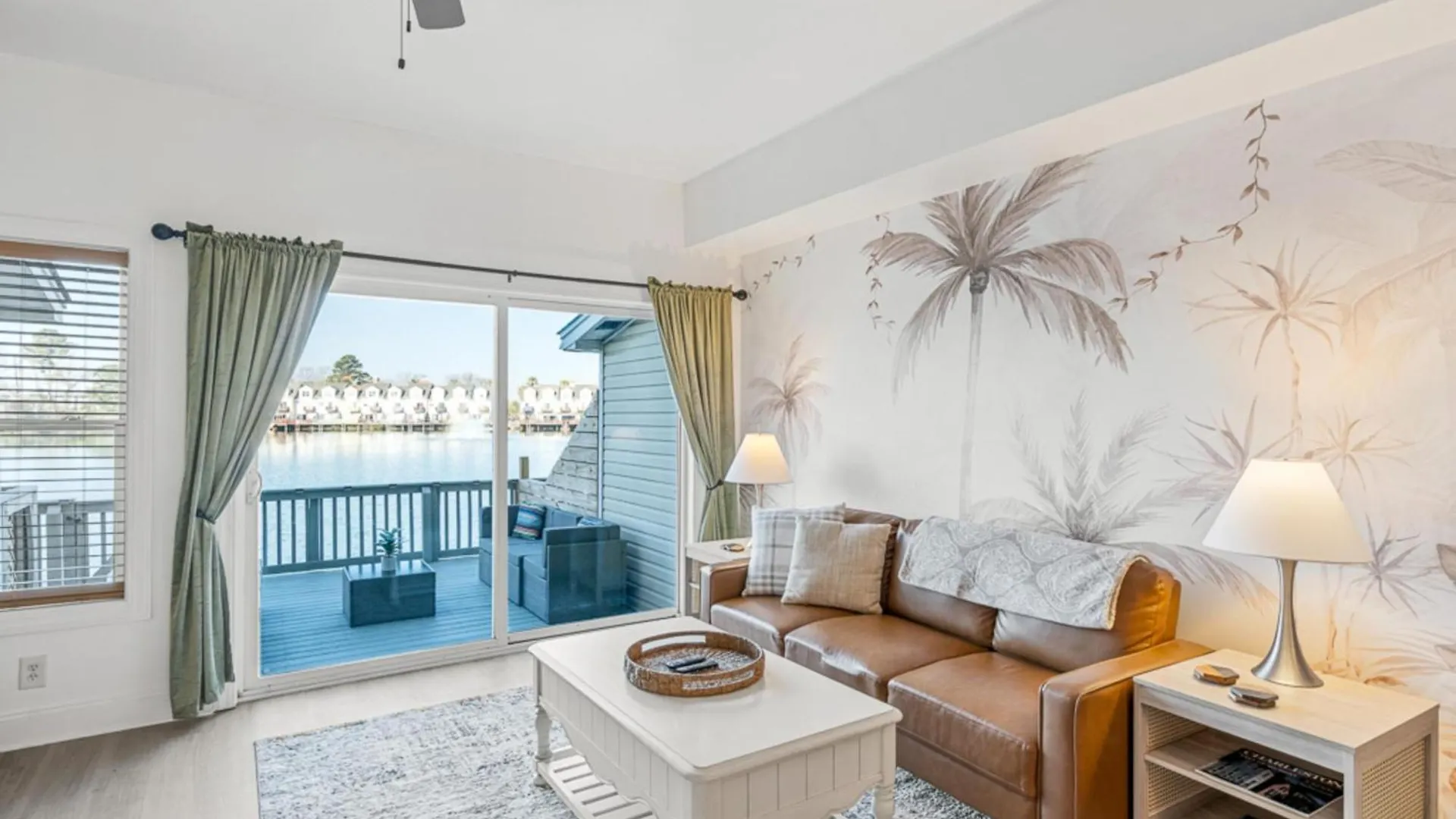 Sunset Serenity!!-tropical Waterfront Oasis-huge Private Patio-10min To Kingst & Beaches *