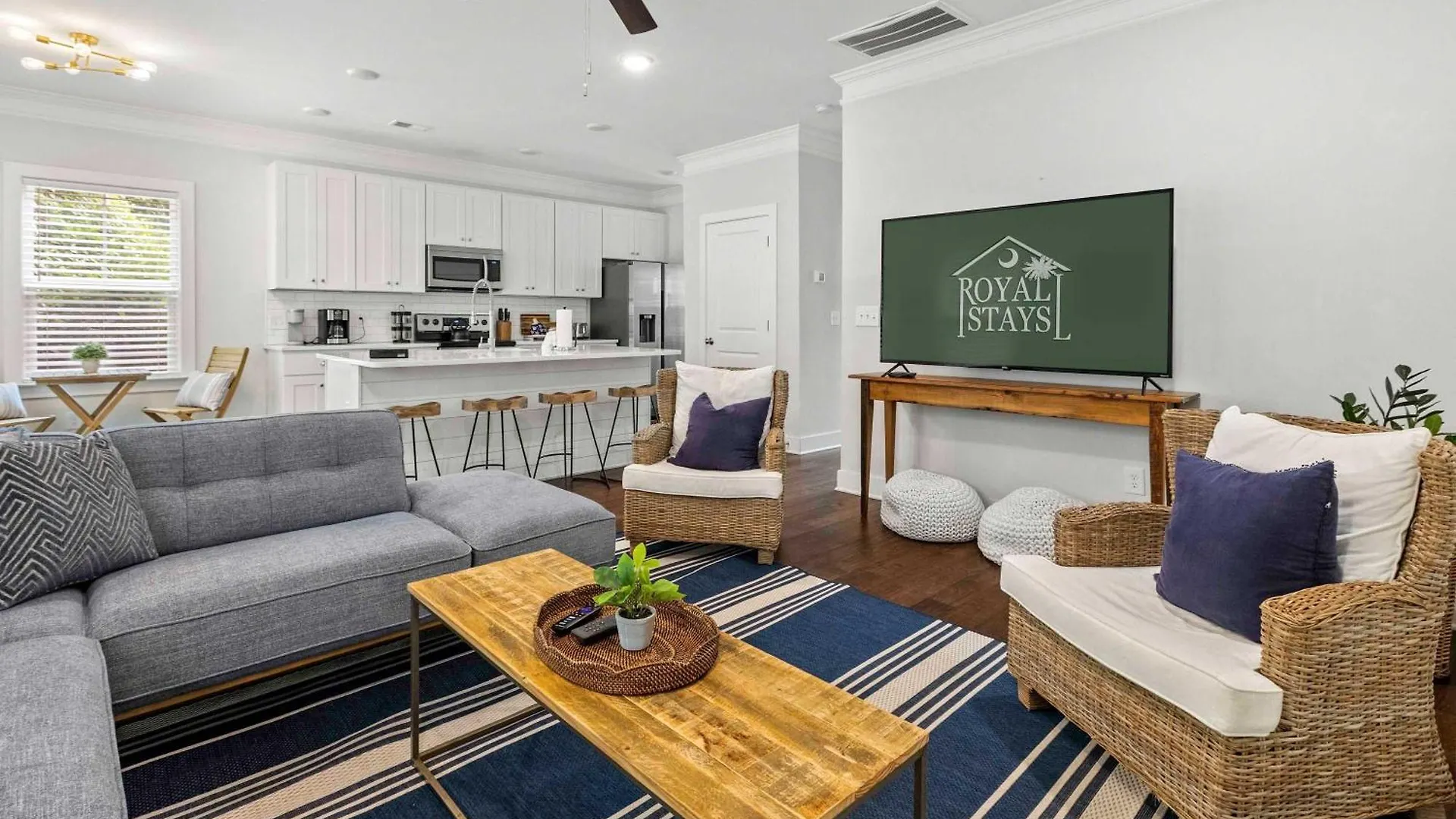 Spacious - 6 Mins To & Downtown Holiday home