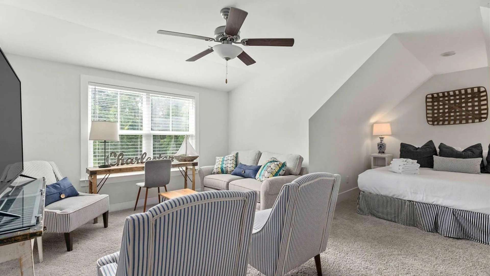 Spacious - 6 Mins To & Downtown Holiday home *