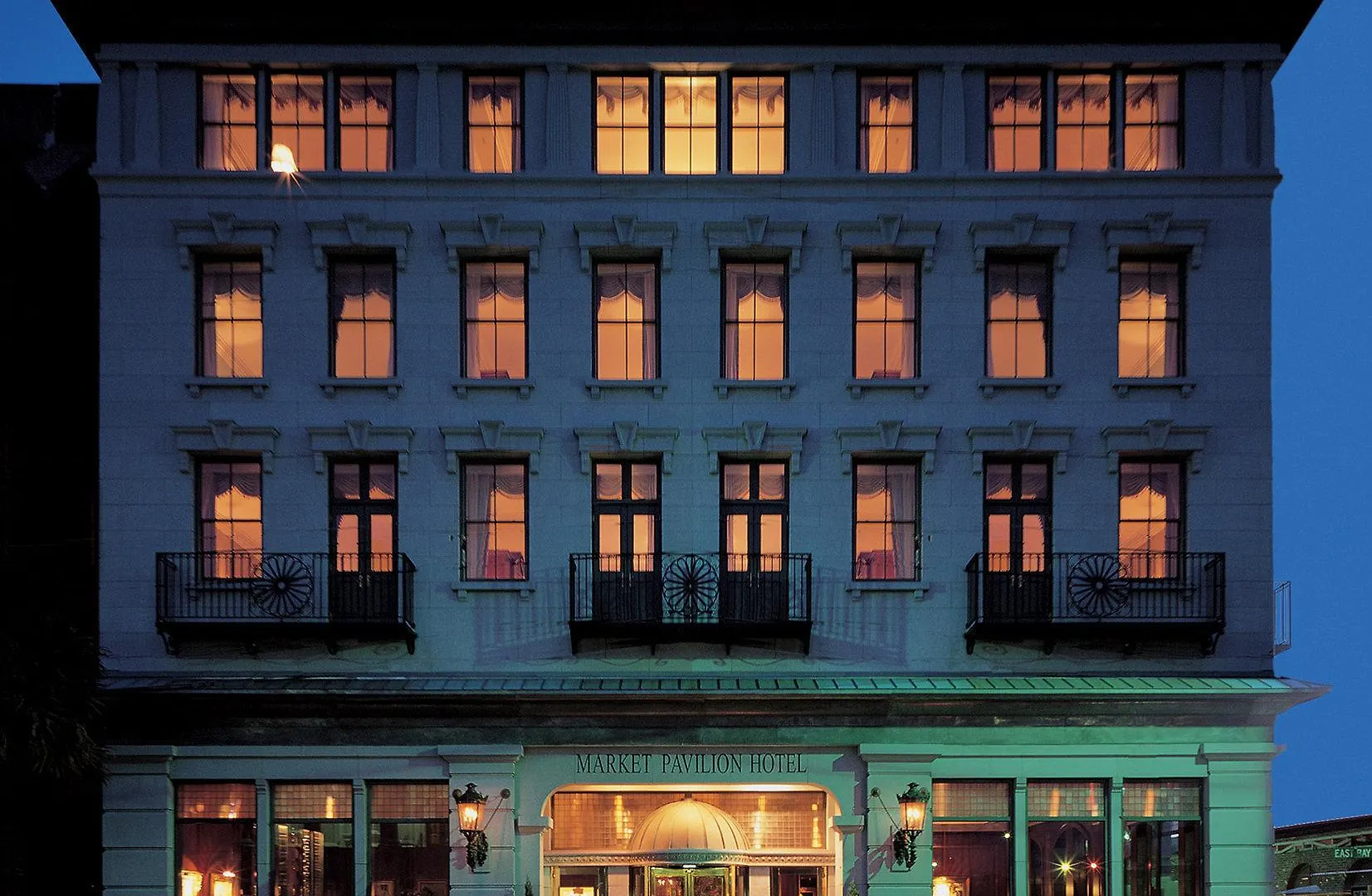 Market Pavilion Hotel