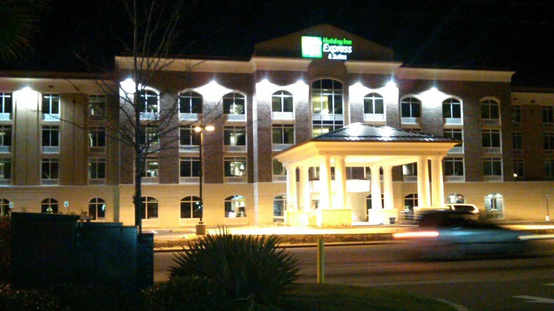 Holiday Express & Charleston Arpt-conv Ctr Area By Ihg 3*