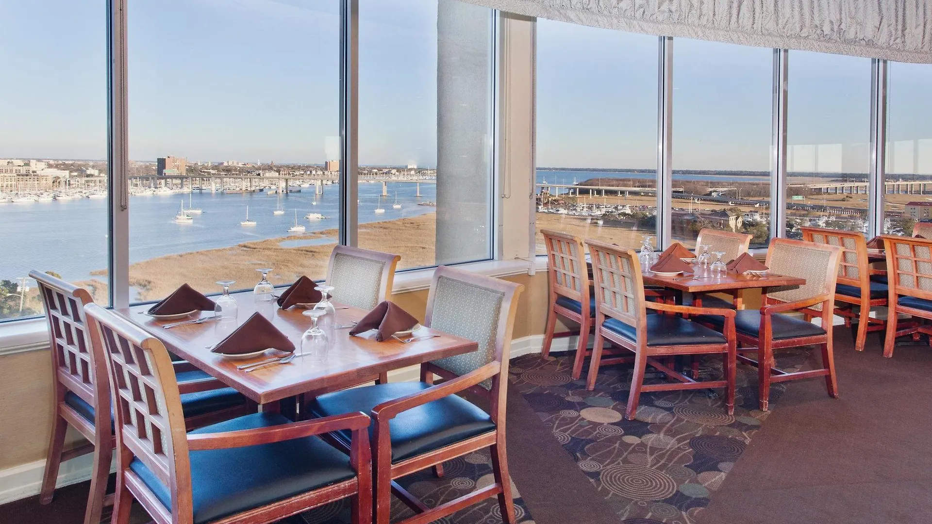 Charleston-riverview By Ihg Hotel