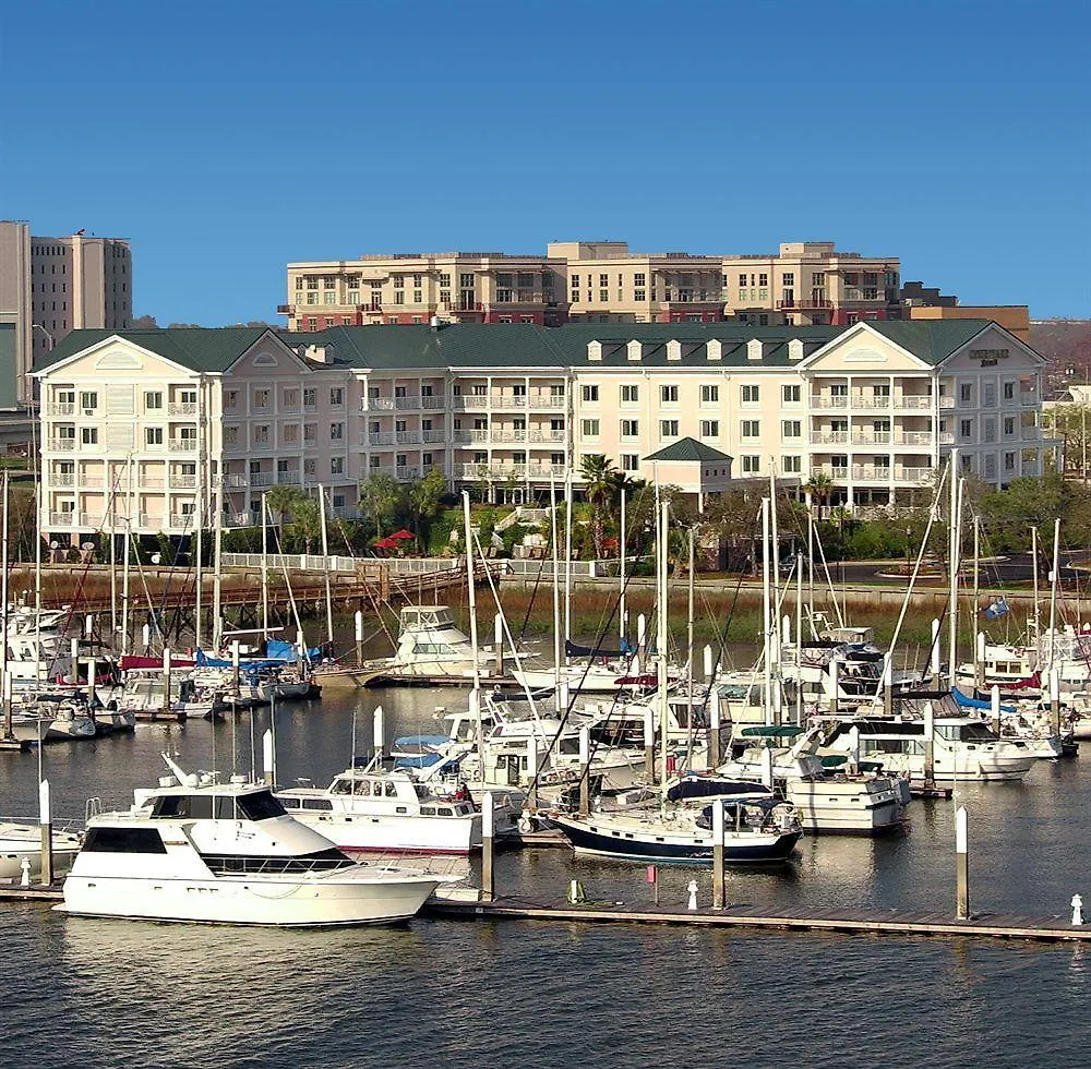 Hotel Courtyard Waterfront