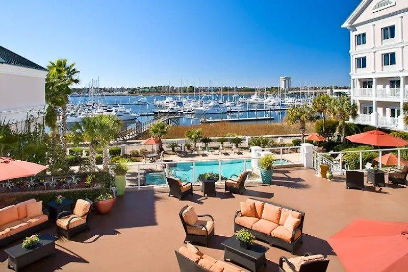 Courtyard Waterfront