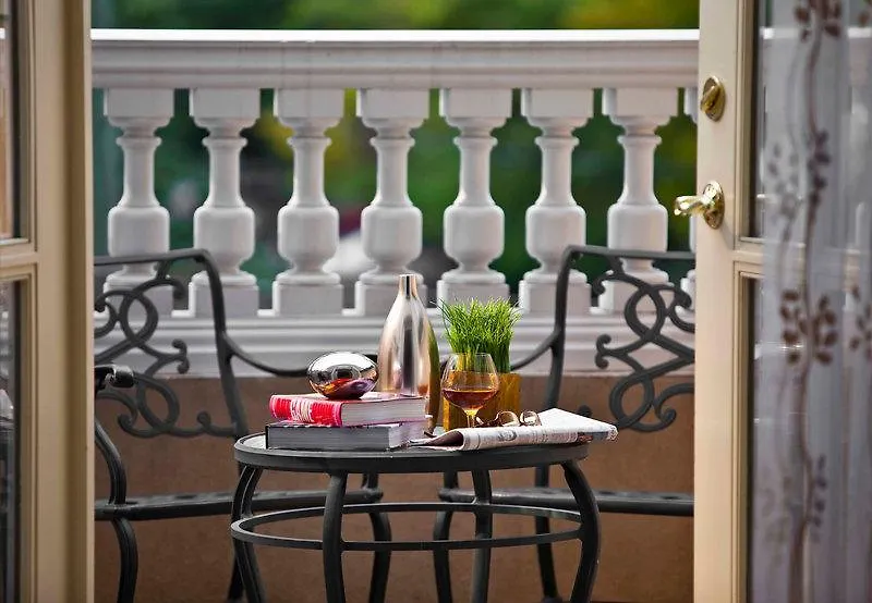 The Lindy Renaissance Charleston
