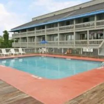 Shem Creek Hotel
