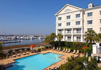 Courtyard Waterfront Charleston