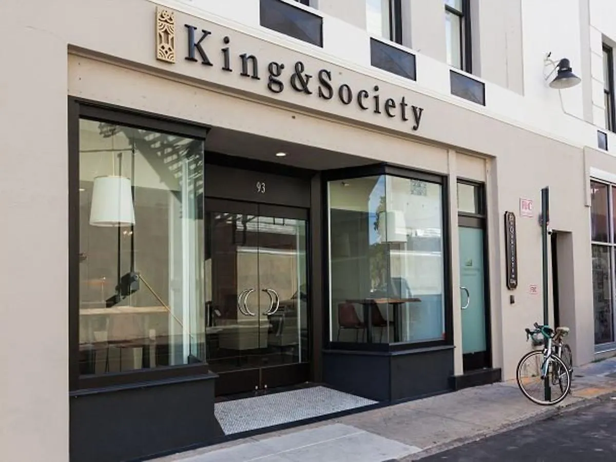 The Quarters On King Apartment
