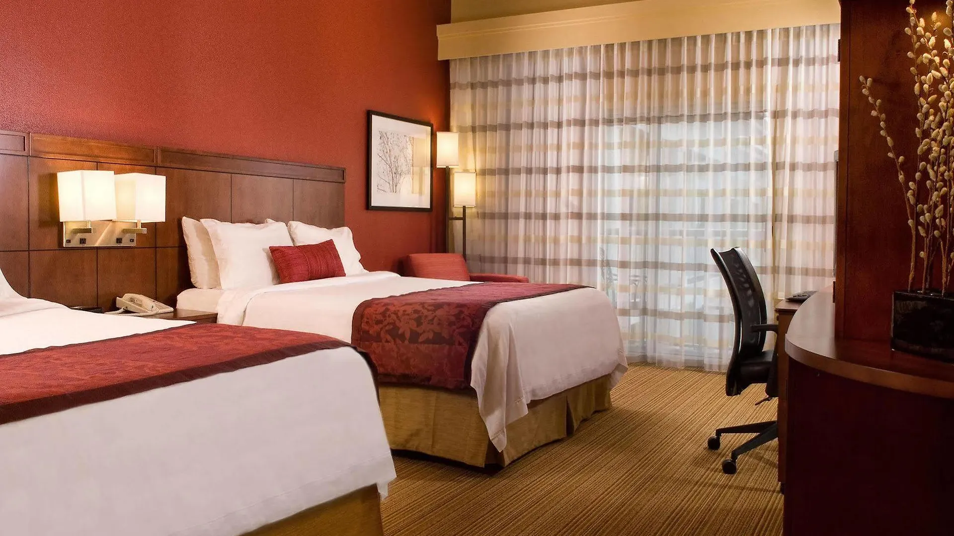 Hotel Courtyard Waterfront 3*