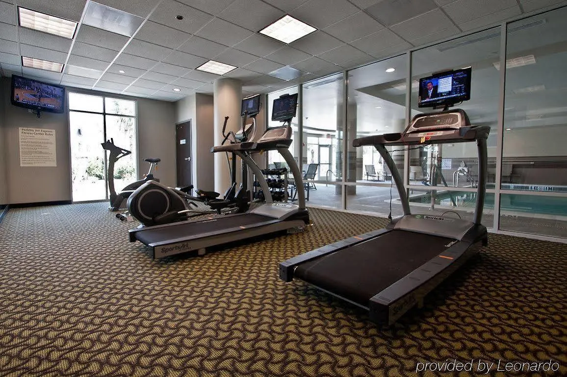 Holiday Express & Charleston Arpt-conv Ctr Area By Ihg 3*