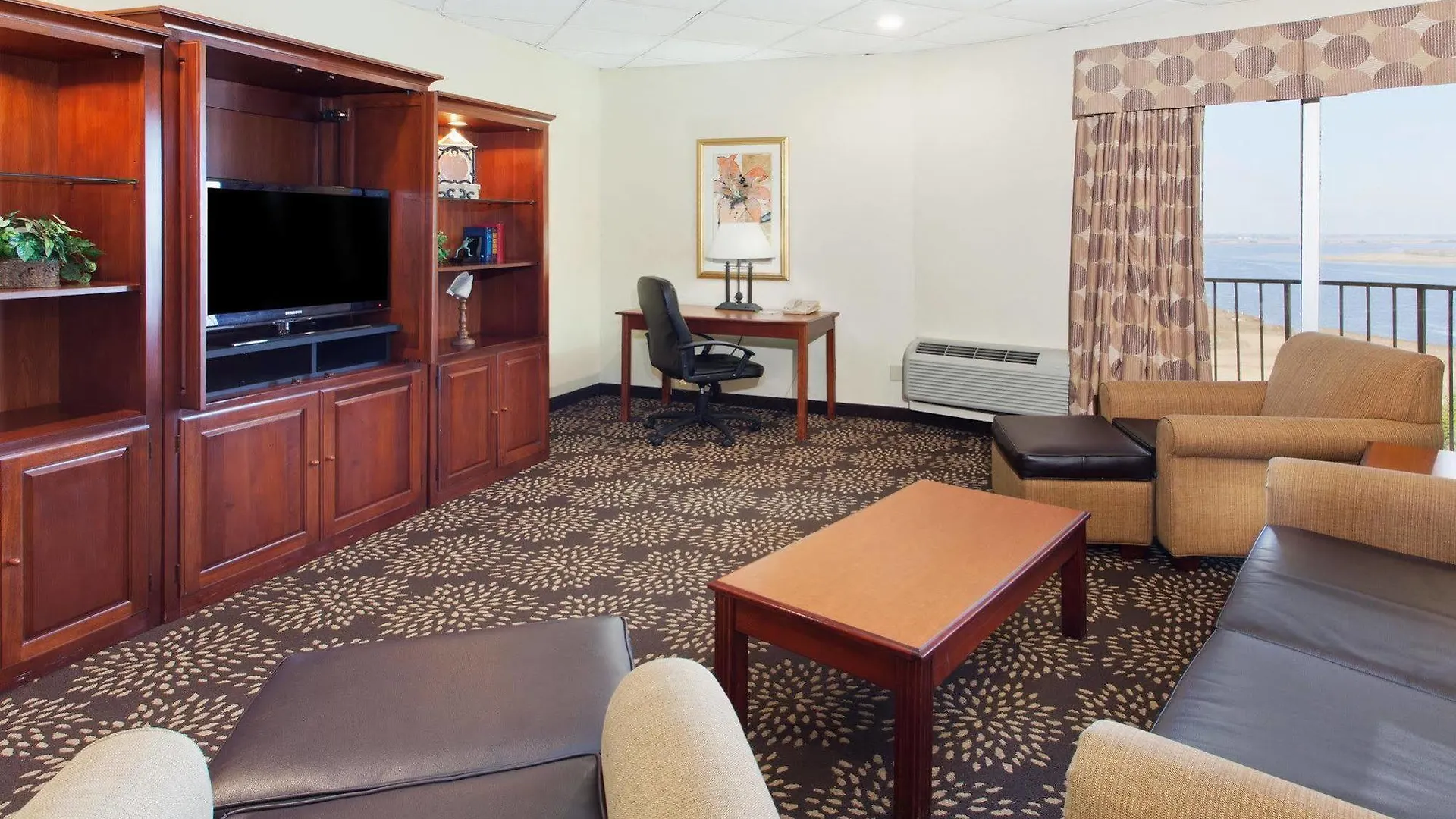 Charleston-riverview By Ihg Hotel