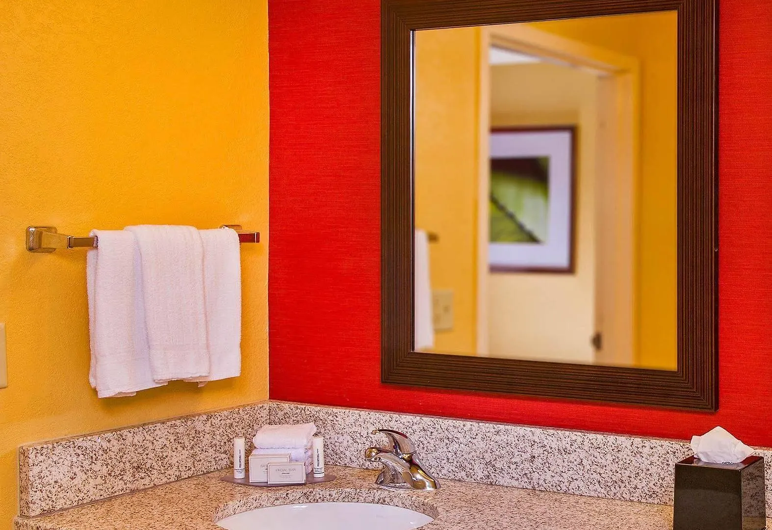 Hotel Courtyard By Marriott Airport Coliseum 3*