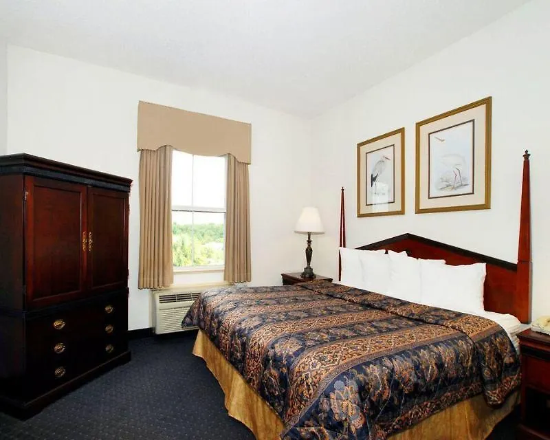 Comfort & Patriots Point Hotel 3*
