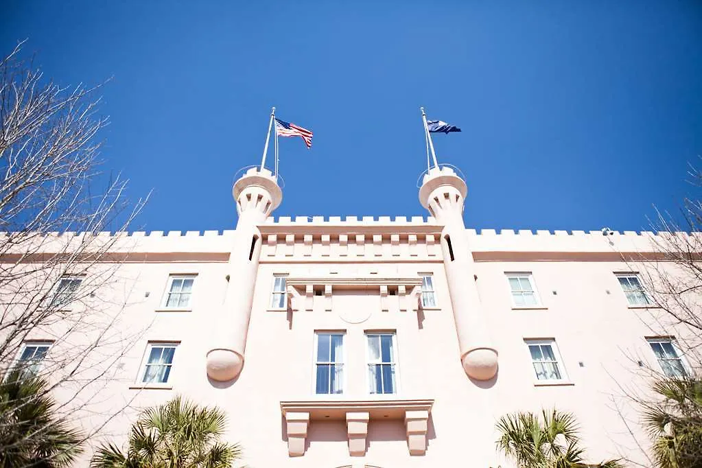 Embassy - Historic District Hotell