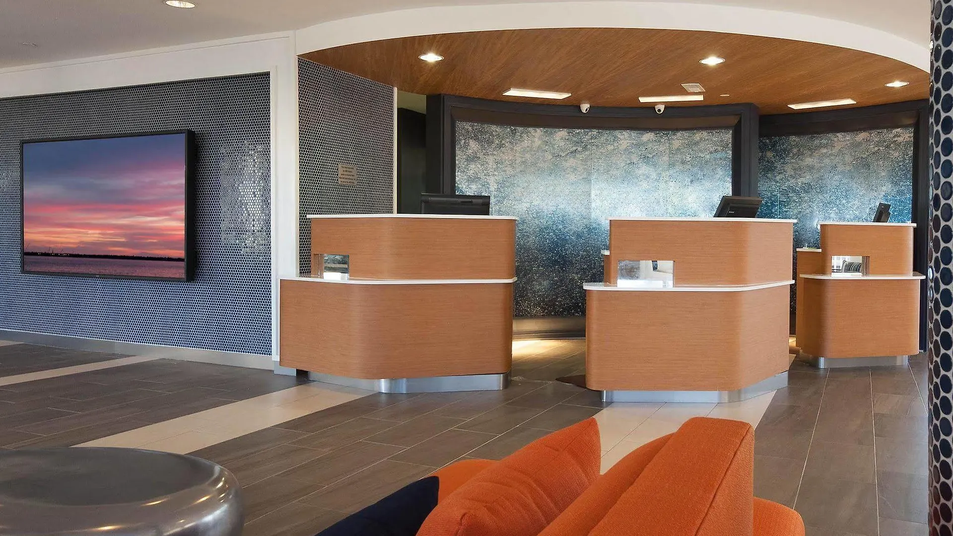 Hotel Courtyard Waterfront 3*