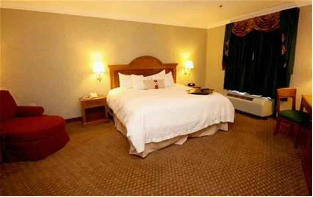 Hampton Charleston North Hotel