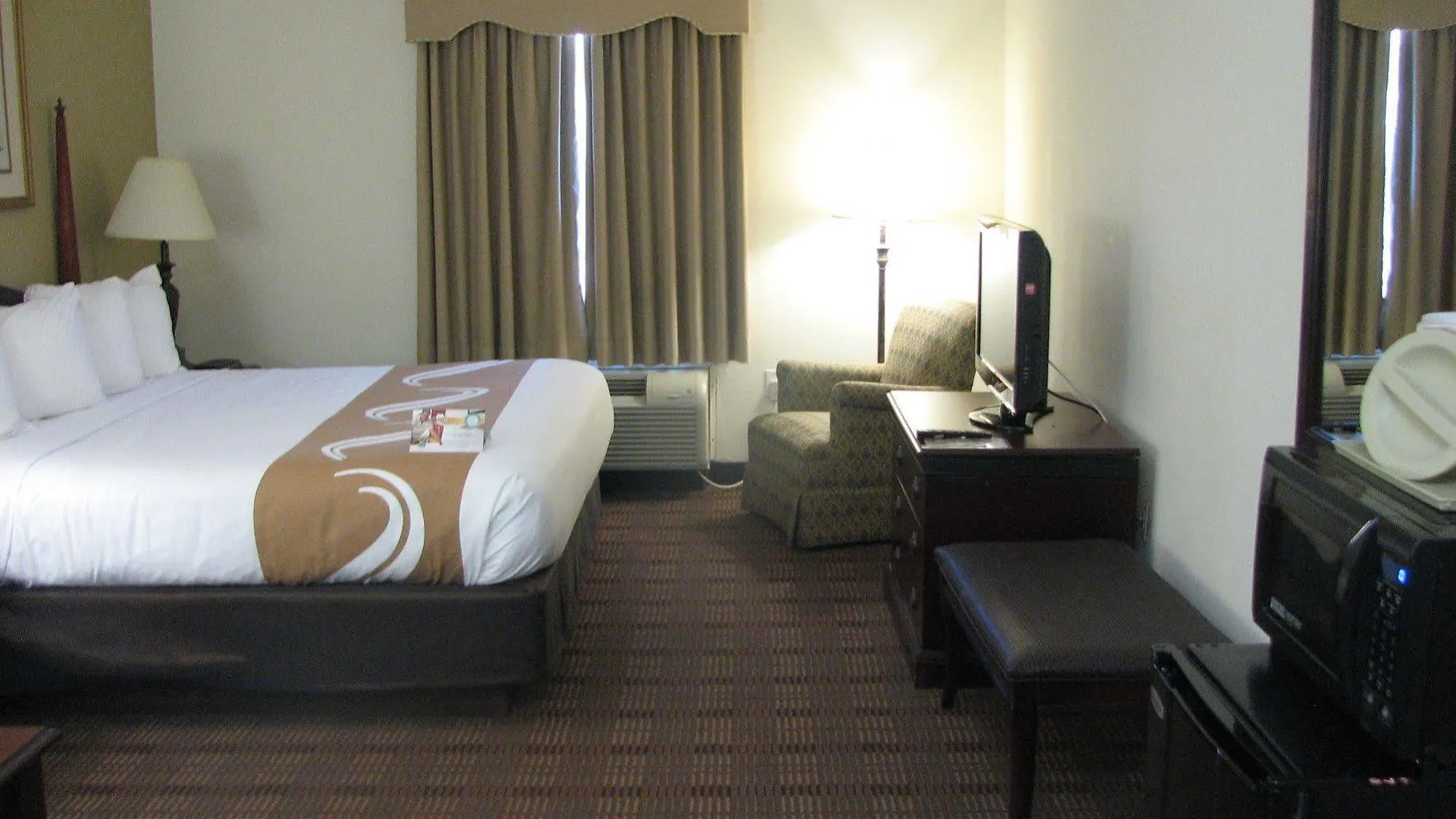 Hotel Comfort & Patriots Point Mount Pleasant
