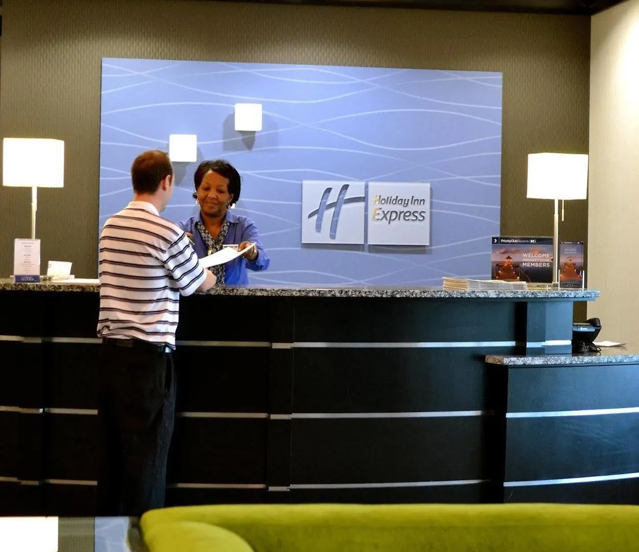 Holiday Express & Charleston Arpt-conv Ctr Area By Ihg Hotel