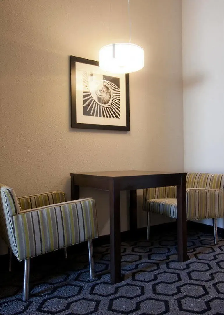 Holiday Express & Charleston Arpt-conv Ctr Area By Ihg