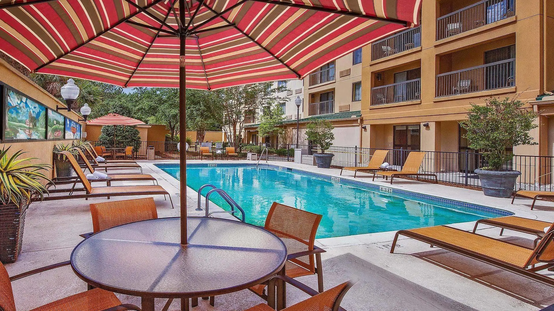 Hotel Courtyard By Marriott Airport Coliseum 3*