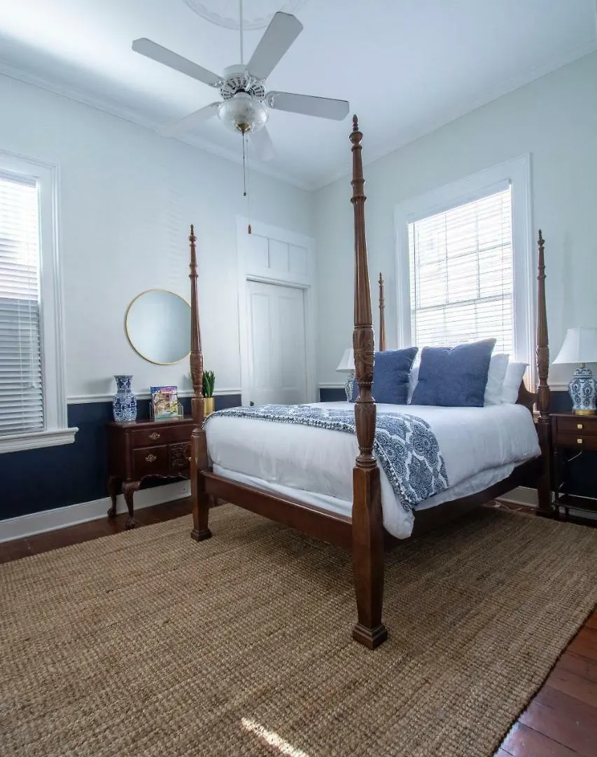 Daybed With Trundle In The Beautiful Ashley Inn 4 Blocks From King St Kro Charleston