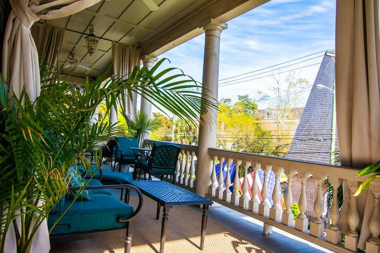 Daybed With Trundle In The Beautiful Ashley Inn 4 Blocks From King St