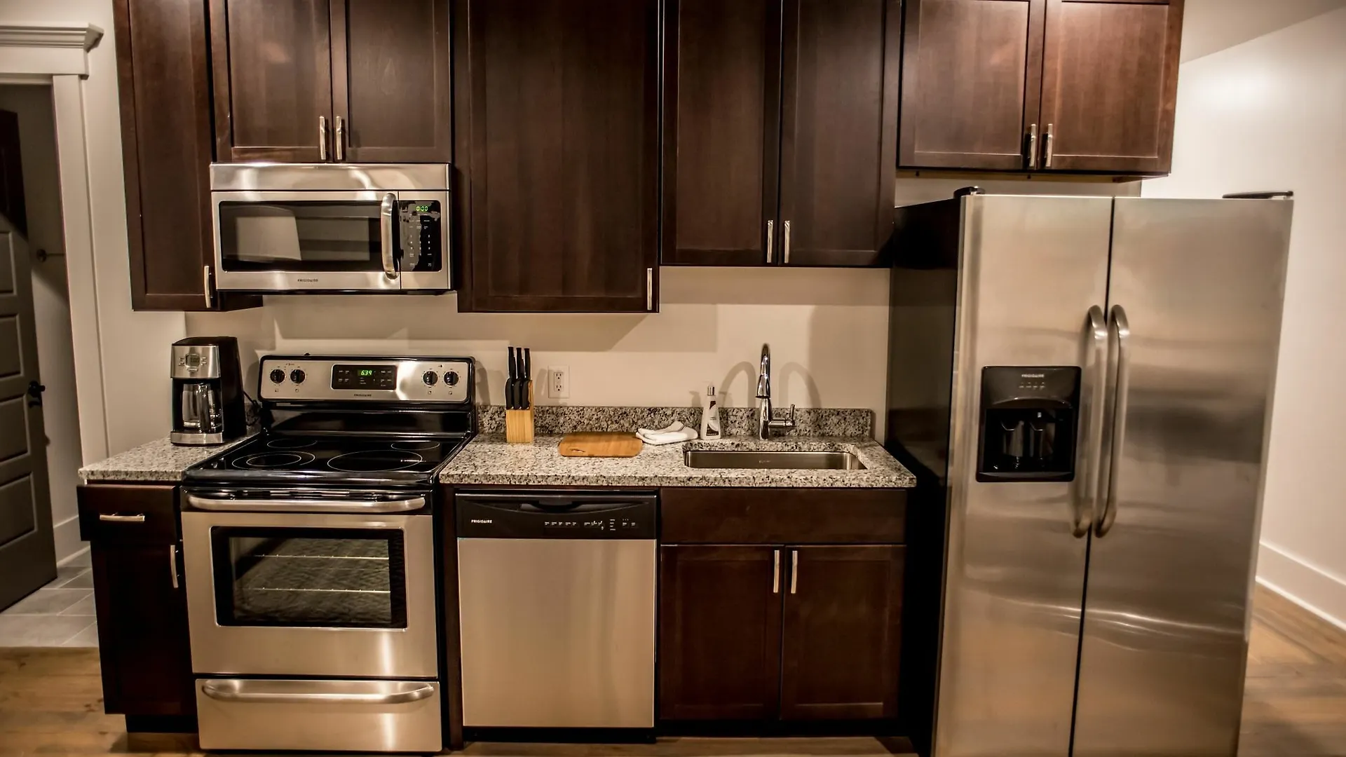 493 King Two Bedroom Suites Hotel