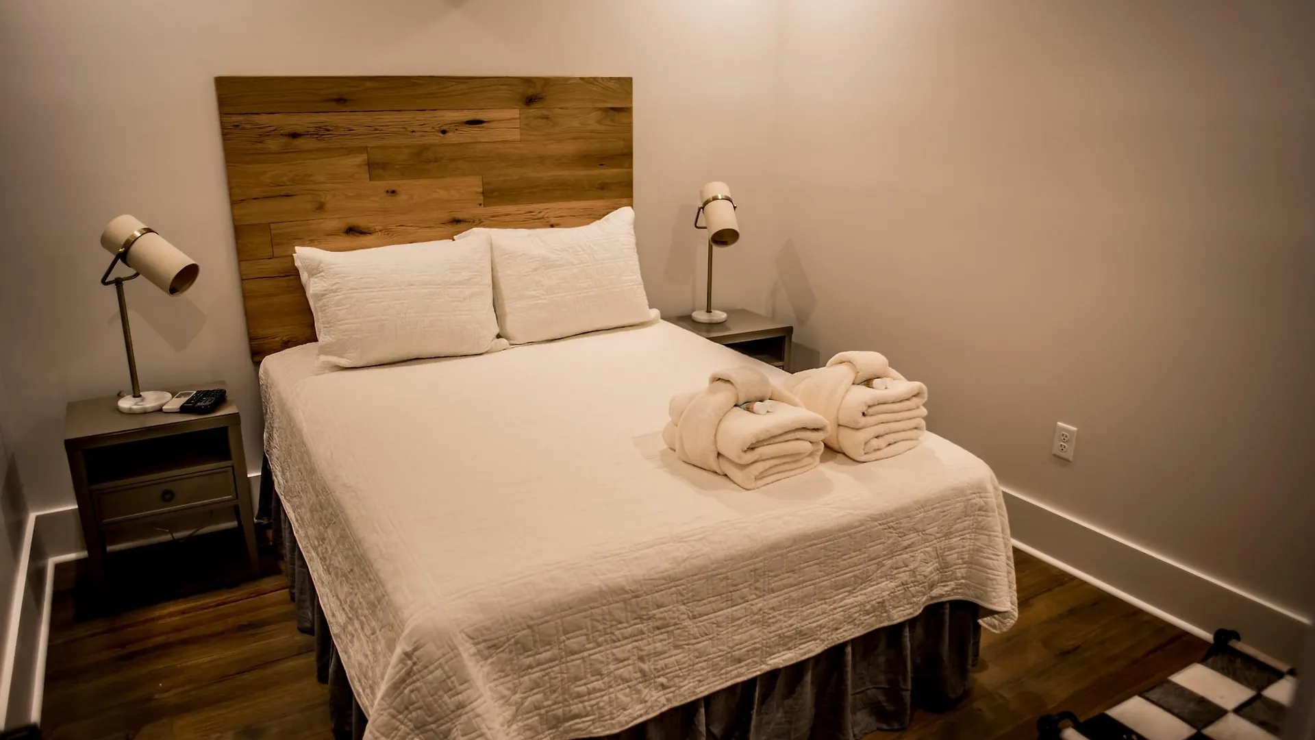 493 King Two Bedroom Suites 3* Charleston