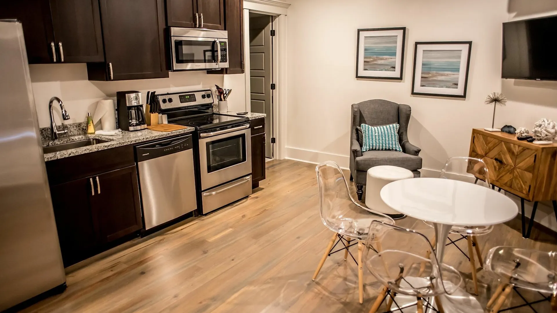 493 King Two Bedroom Suites