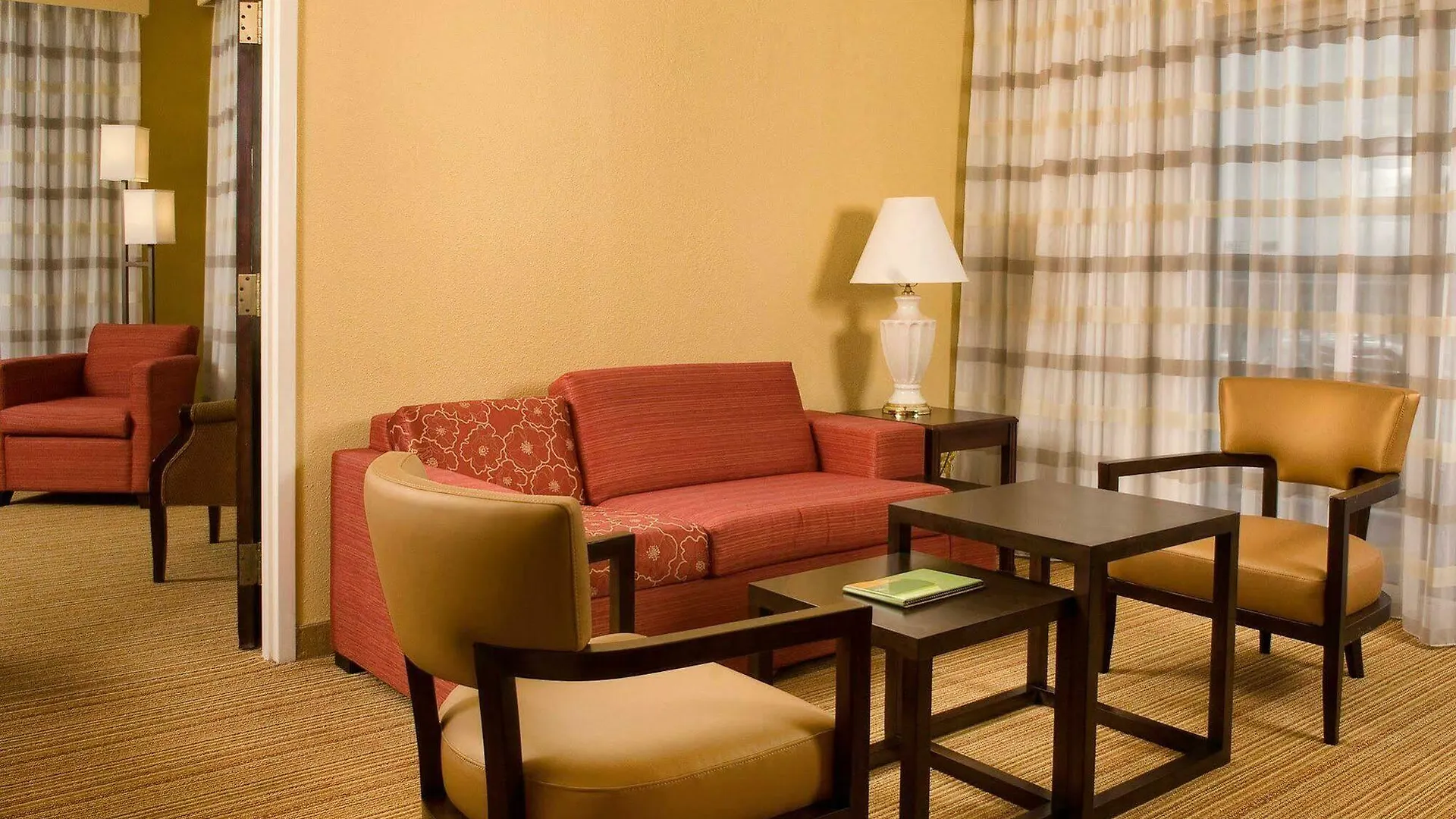 Courtyard Waterfront Hotel