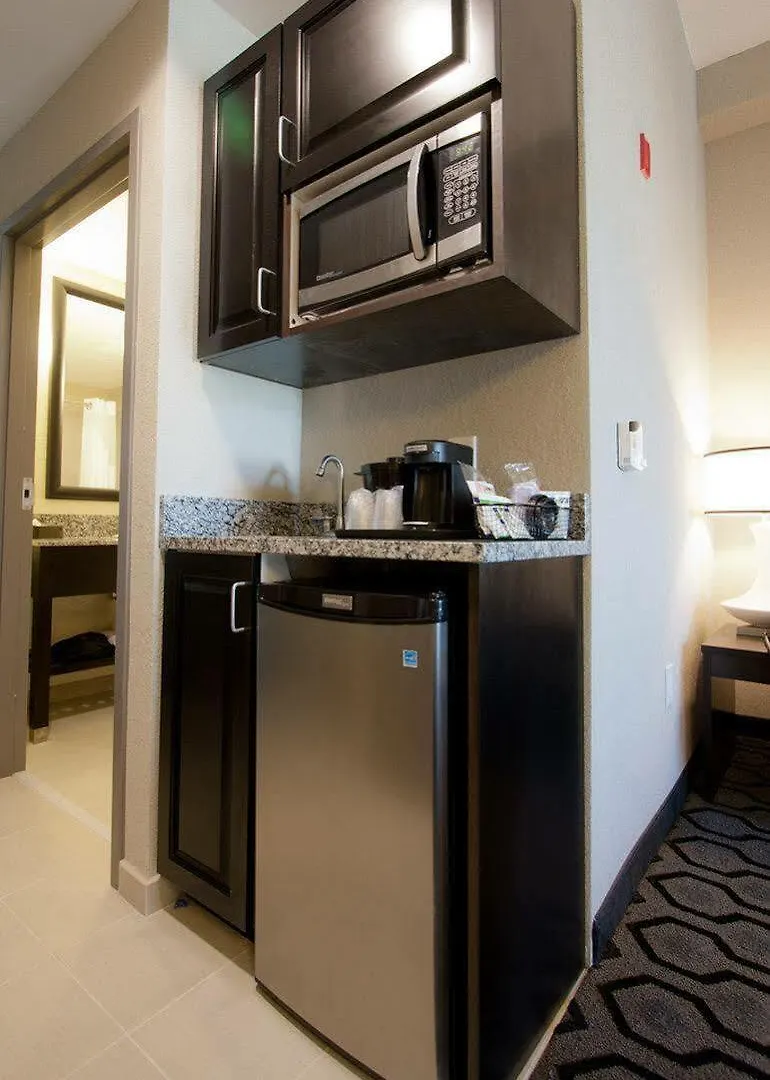 Holiday Express & Charleston Arpt-conv Ctr Area By Ihg